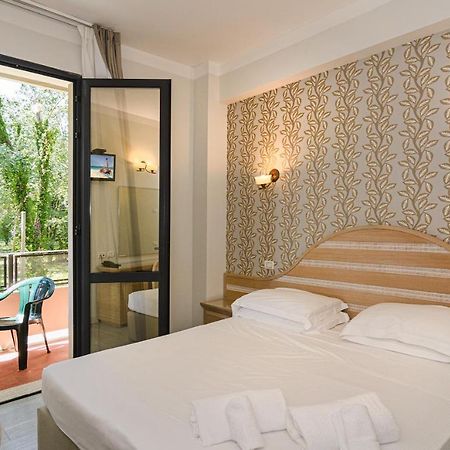 Hotel Nedy Marina di Massa Zewnętrze zdjęcie