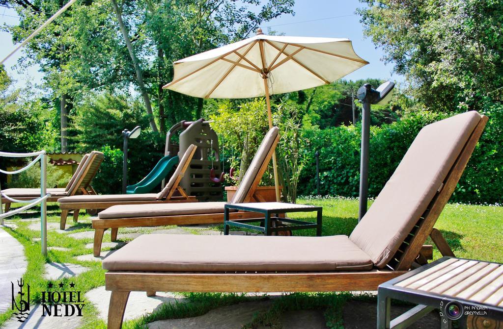 Hotel Nedy Marina di Massa Zewnętrze zdjęcie
