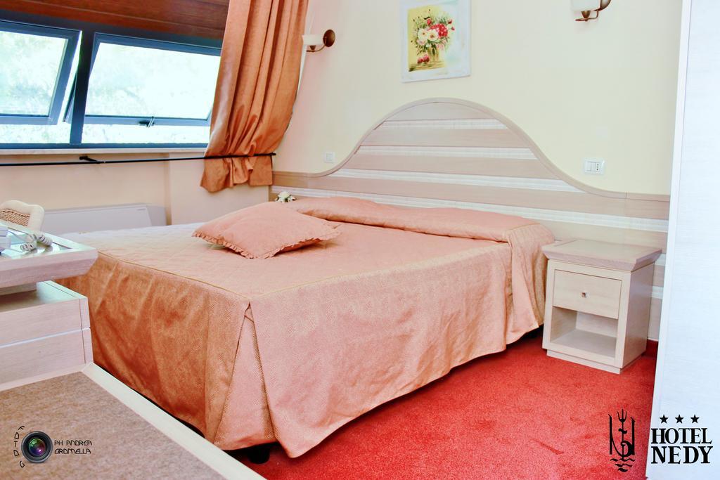 Hotel Nedy Marina di Massa Zewnętrze zdjęcie