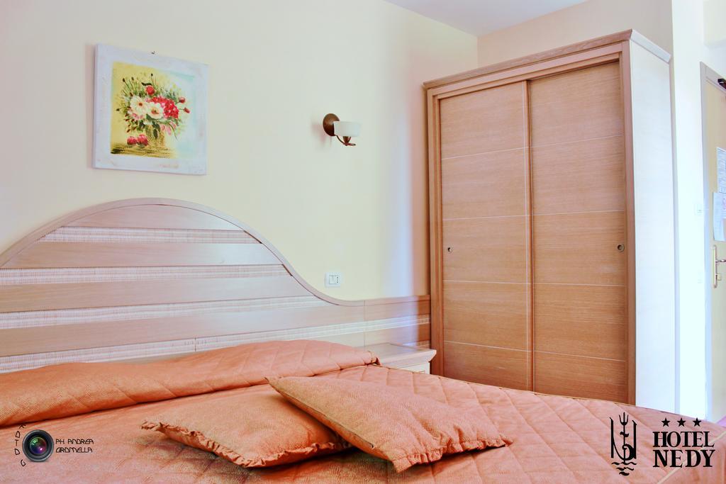 Hotel Nedy Marina di Massa Zewnętrze zdjęcie