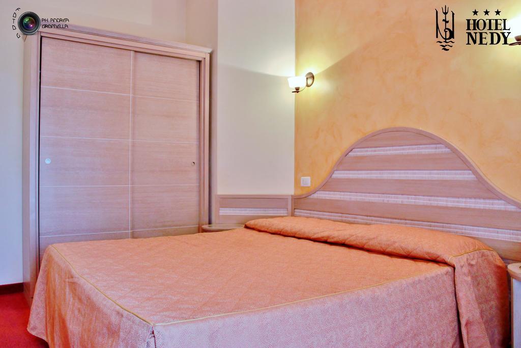 Hotel Nedy Marina di Massa Zewnętrze zdjęcie