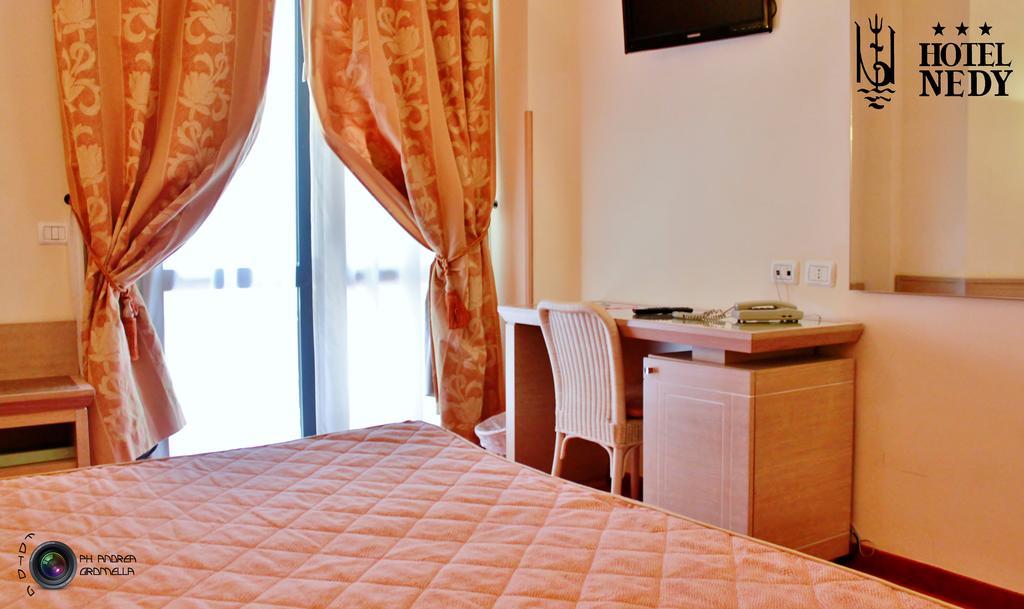 Hotel Nedy Marina di Massa Zewnętrze zdjęcie