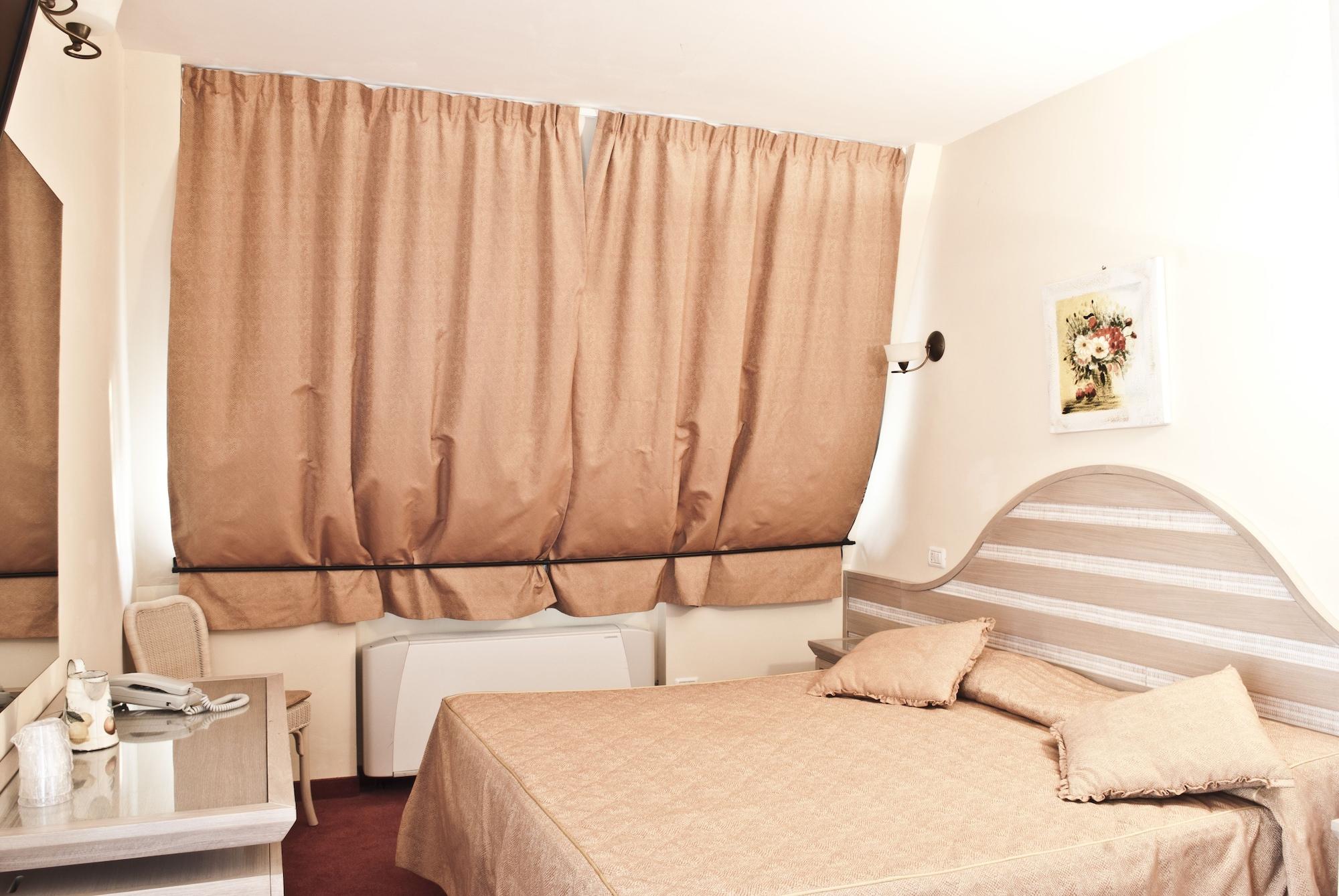 Hotel Nedy Marina di Massa Zewnętrze zdjęcie