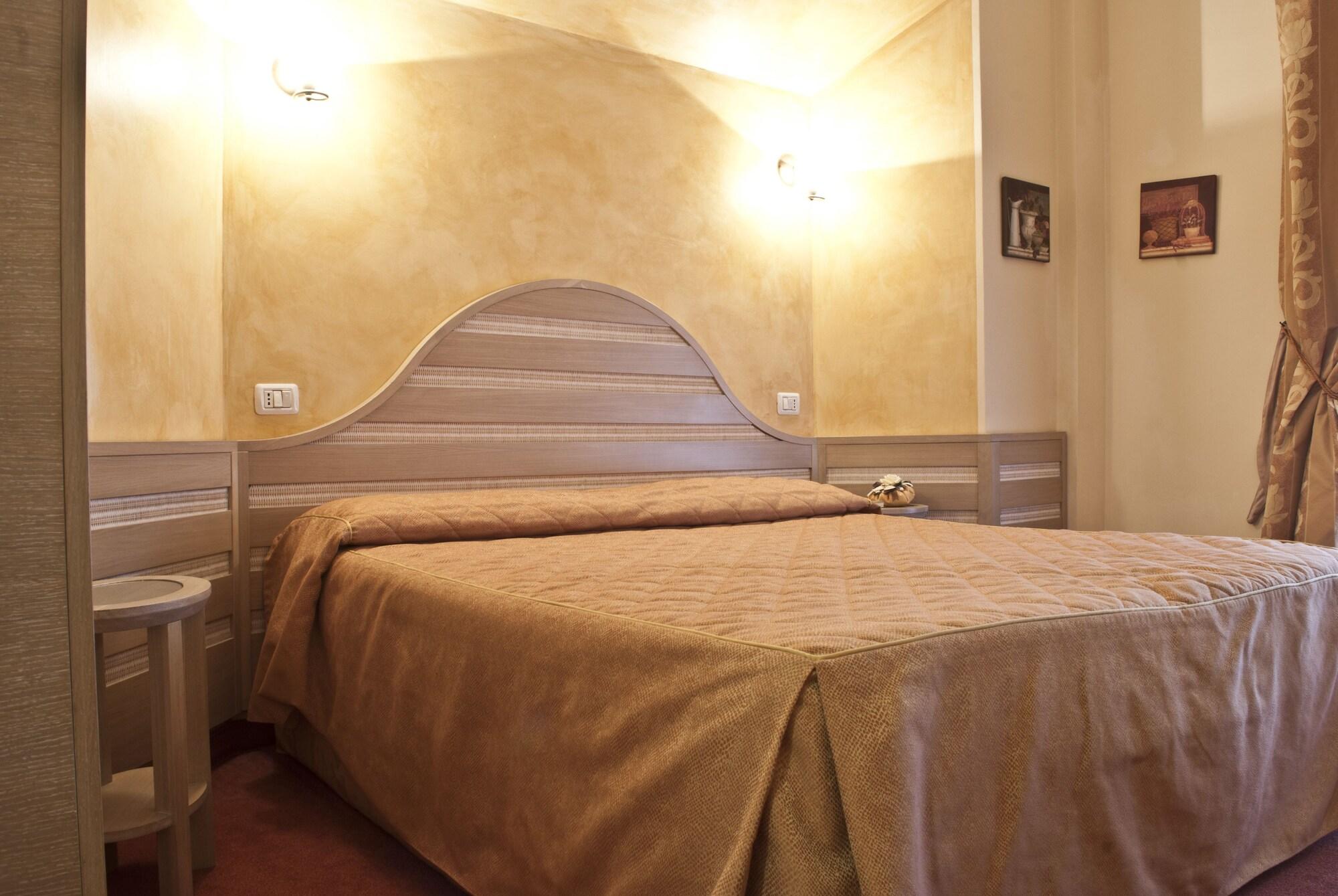 Hotel Nedy Marina di Massa Zewnętrze zdjęcie