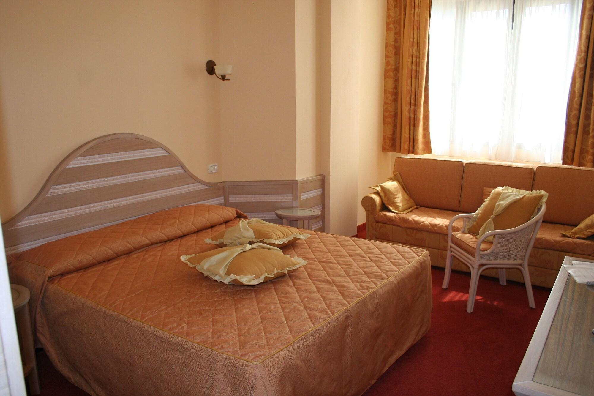 Hotel Nedy Marina di Massa Zewnętrze zdjęcie