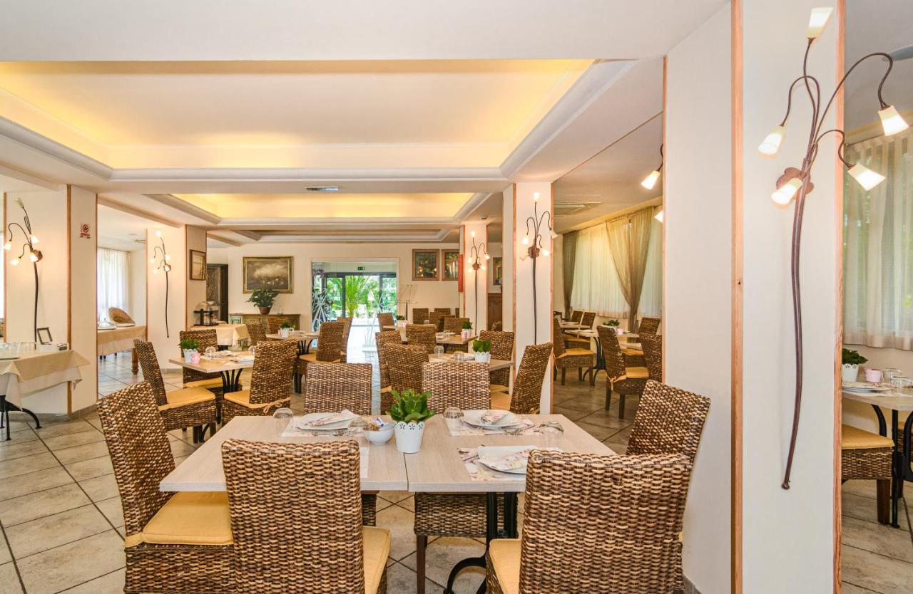 Hotel Nedy Marina di Massa Zewnętrze zdjęcie
