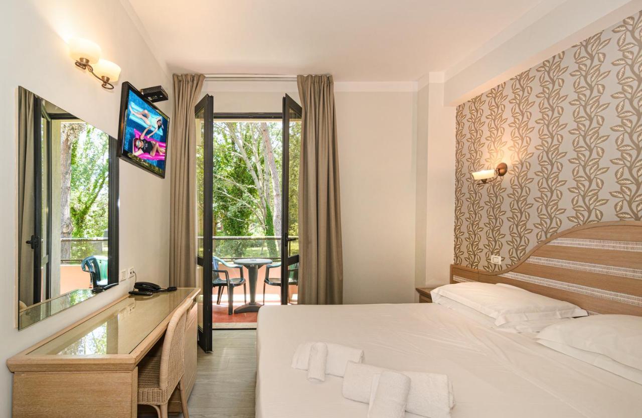 Hotel Nedy Marina di Massa Zewnętrze zdjęcie