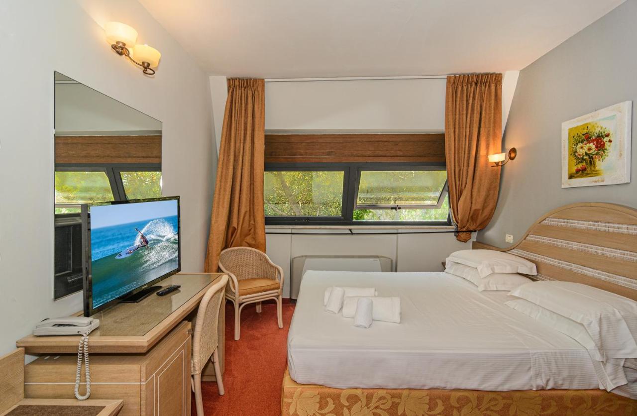 Hotel Nedy Marina di Massa Zewnętrze zdjęcie