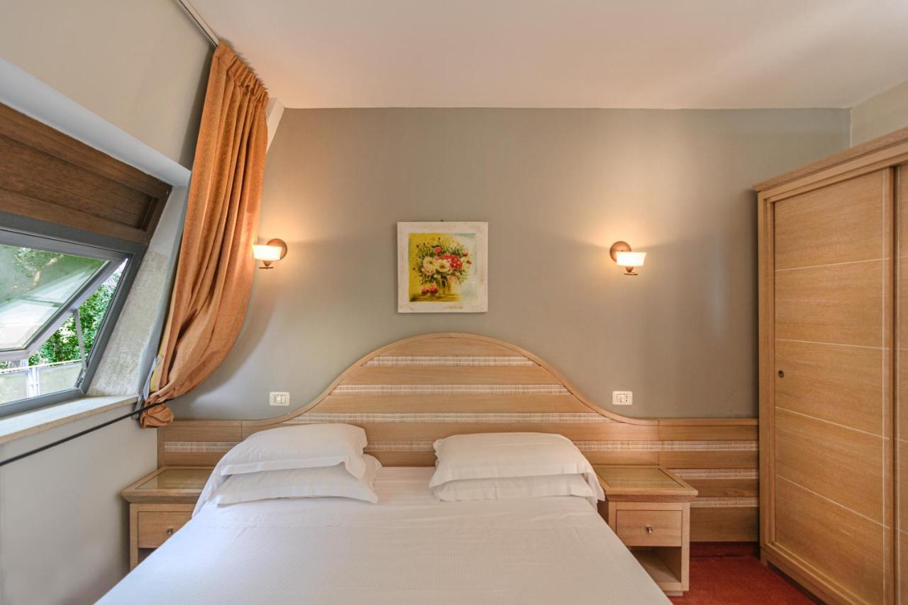 Hotel Nedy Marina di Massa Zewnętrze zdjęcie