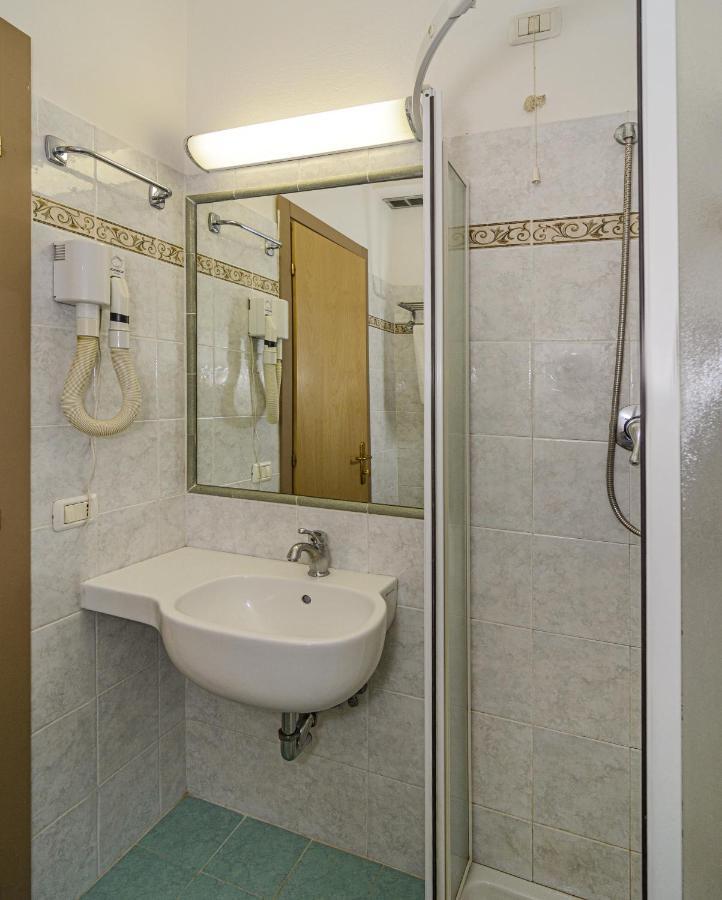 Hotel Nedy Marina di Massa Zewnętrze zdjęcie