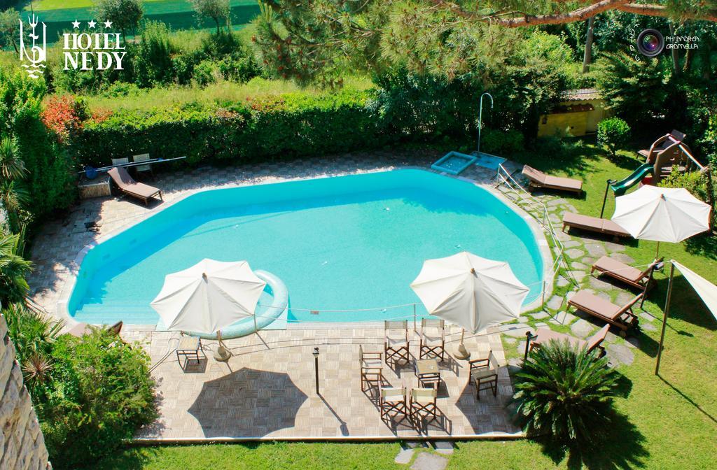 Hotel Nedy Marina di Massa Zewnętrze zdjęcie