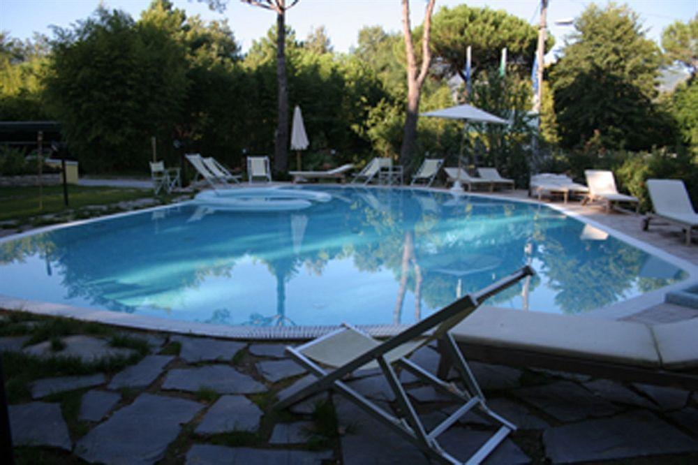 Hotel Nedy Marina di Massa Zewnętrze zdjęcie